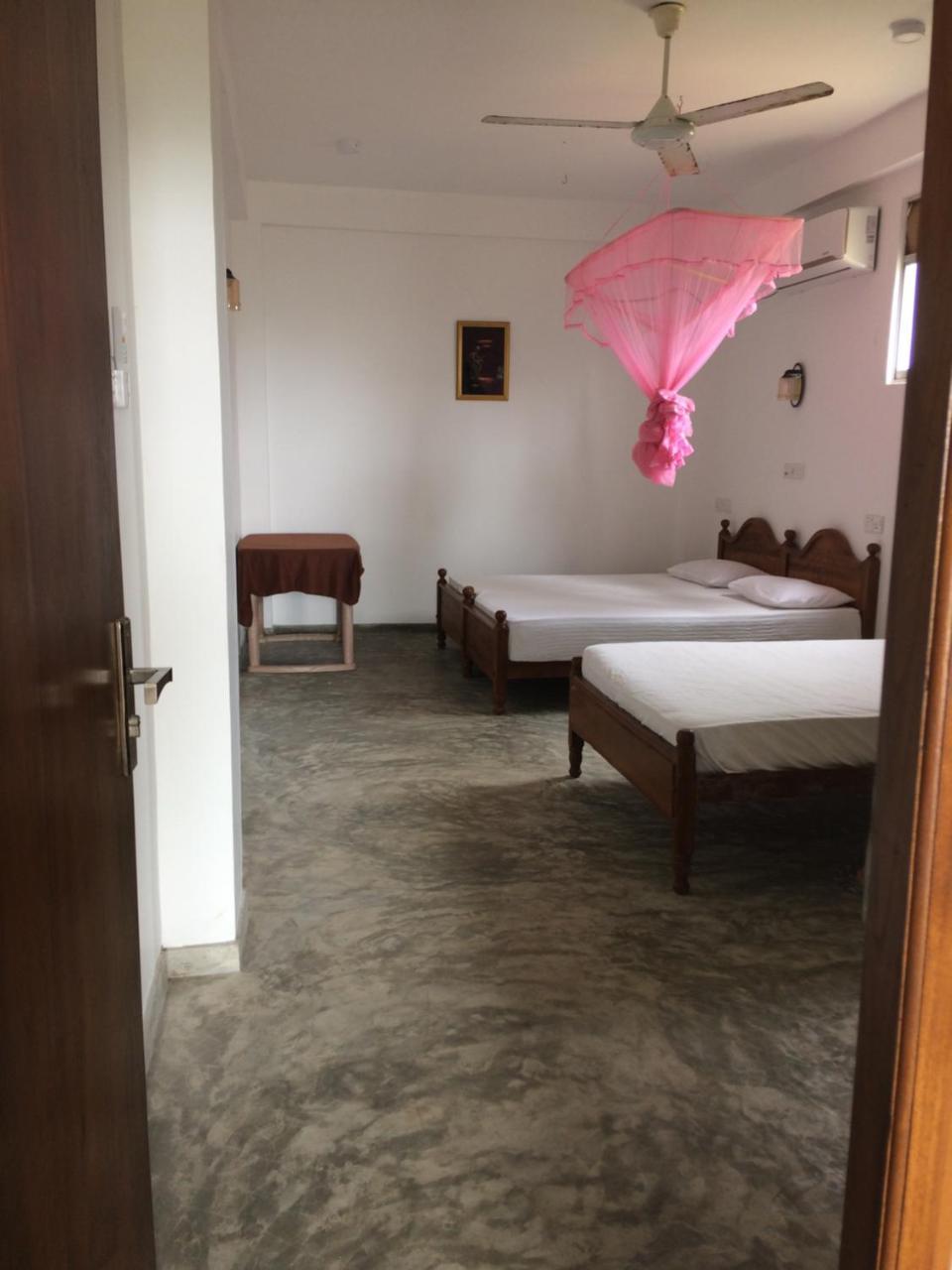 Blue Corals Beach Bungalow Матара Экстерьер фото