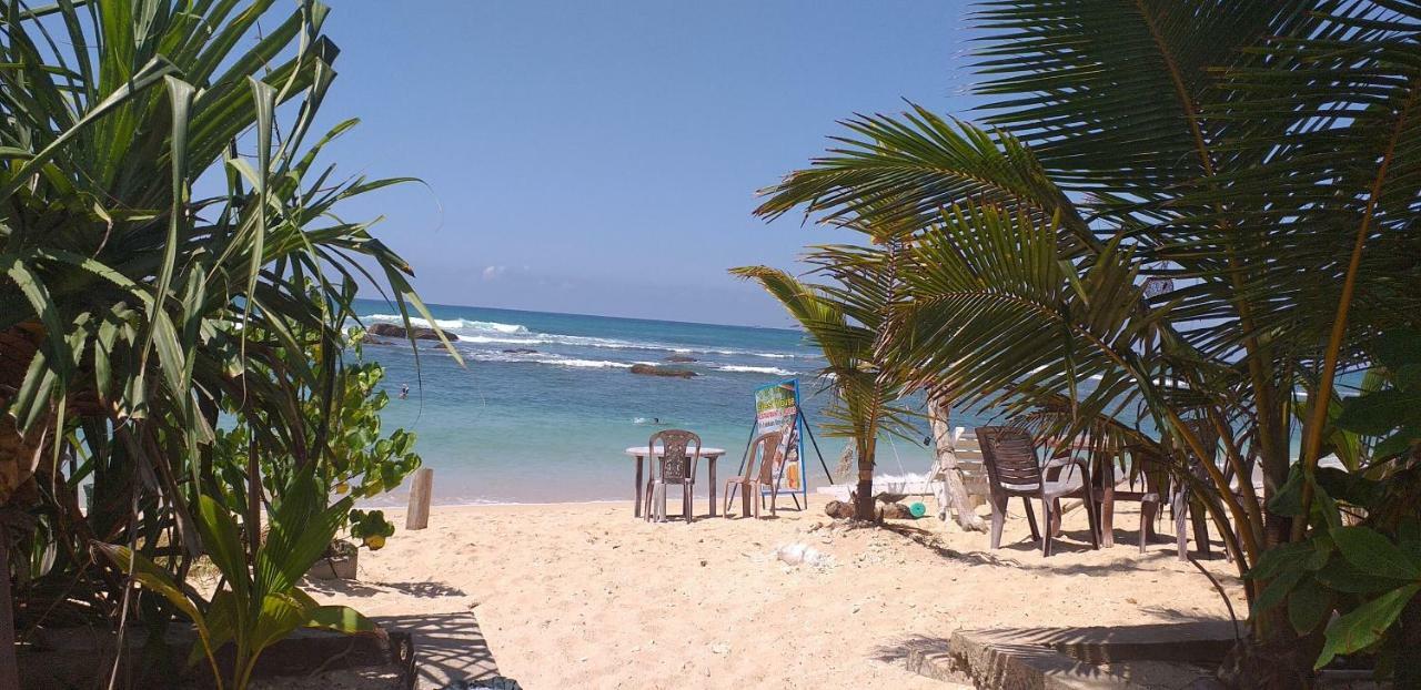 Blue Corals Beach Bungalow Матара Экстерьер фото