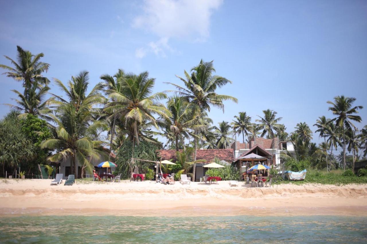 Blue Corals Beach Bungalow Матара Экстерьер фото